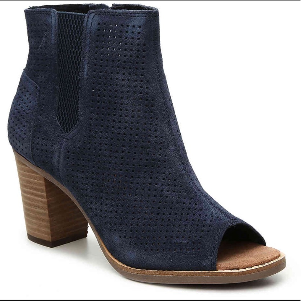 **SOLD**NWOT TOMS Majorca booties Navy size 8.5